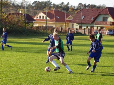 Ondra Pytlík hostující hráče několikrát pěkně povodil až nakonec vstřelil vítěznou branku.