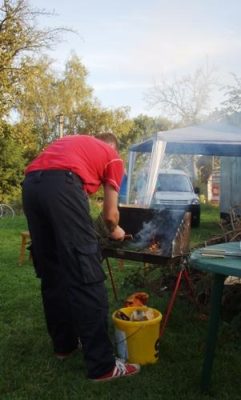 Polda stále podlaluje gril