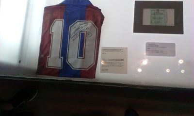 vzorně složený dres - Maradona