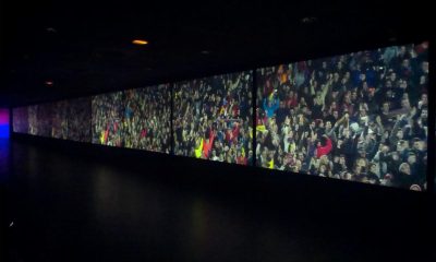 videostěna s náznakem atmosféry plného stadionu