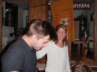 Filip padl do oka místní krasavici